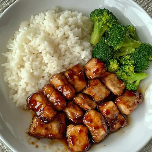 Mouthwatering Honey Garlic Chicken Bowl with Rice & Broccoli